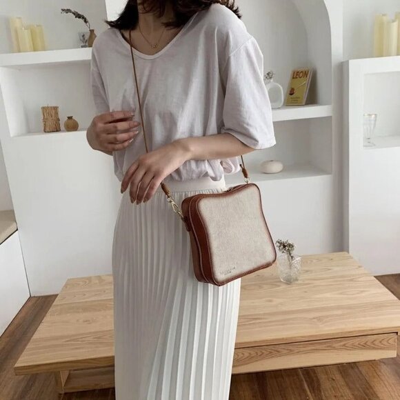 Egg Sandwich Crossbody Zippered Handbag - Picture 7 of 16